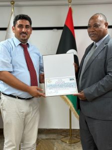 Read more about the article اختُتم اليوم بمقر المعهد الليبي للمالية العامة البرنامج التدريبي بعنوان: “المنظومة المالية في الوحدات الحكومية “